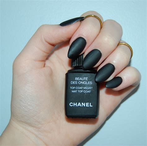 chanel nail top coat.